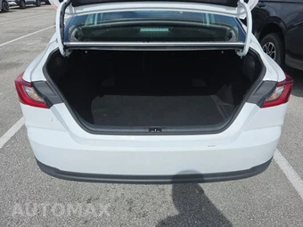2025 Toyota Camry LE - miniatura 16