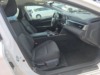 2025 Toyota Camry LE - miniatura 8