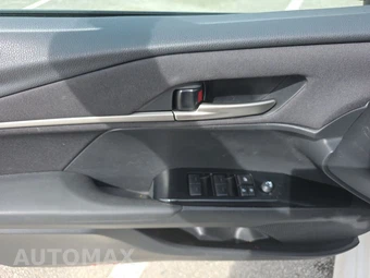 2025 Toyota Camry LE - miniatura 9