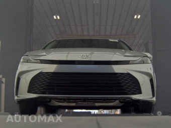 2025 Toyota Camry LE - miniatura 3