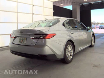 2025 Toyota Camry LE - miniatura 5