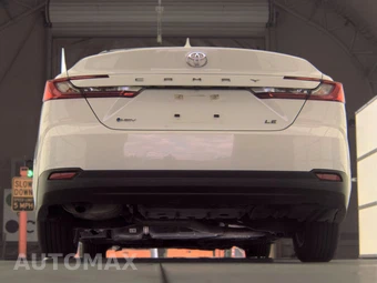 2025 Toyota Camry LE - miniatura 7