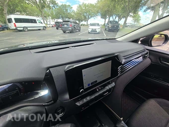2025 Toyota Camry LE - miniatura 10