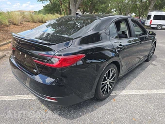 2025 Toyota Camry LE - miniatura 3