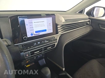 2025 Toyota Camry LE - miniatura 11