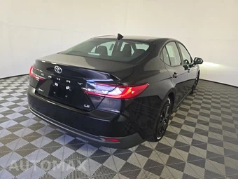 2025 Toyota Camry LE - miniatura 4