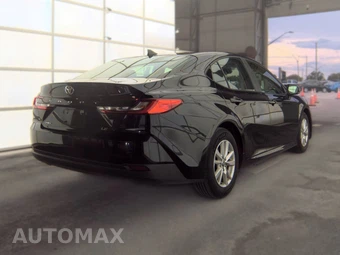 2025 Toyota Camry LE - miniatura 4