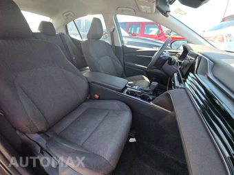 2025 Toyota Camry LE - miniatura 8
