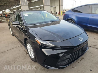 2025 Toyota Camry LE - miniatura 3