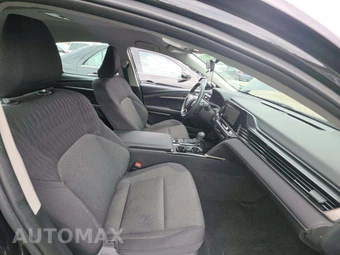 2025 Toyota Camry LE - miniatura 18