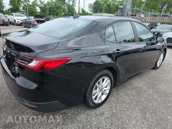 2025 Toyota Camry LE - miniatura 3