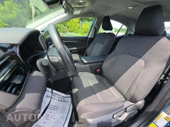 2025 Toyota Camry LE - miniatura 3