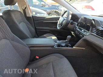 2025 Toyota Camry LE - miniatura 8