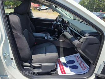 2025 Toyota Camry LE - miniatura 15