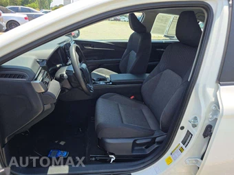 2025 Toyota Camry LE - miniatura 3