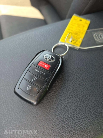 2025 Toyota Camry LE - miniatura 5