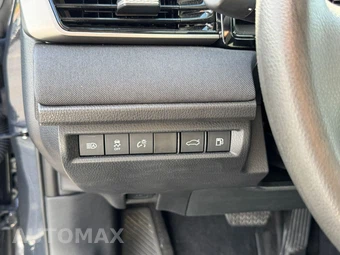 2025 Toyota Camry LE - miniatura 18