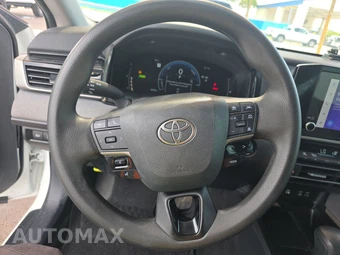 2025 Toyota Camry LE - miniatura 10