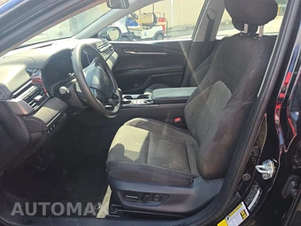 2025 Toyota Camry LE - miniatura 7
