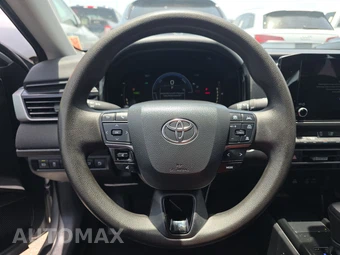 2025 Toyota Camry LE - miniatura 10