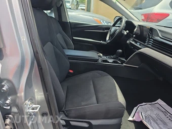 2025 Toyota Camry LE - miniatura 8