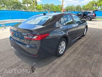 2025 Toyota Camry LE - miniatura 4