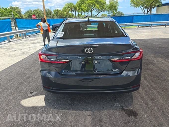 2025 Toyota Camry LE - miniatura 5