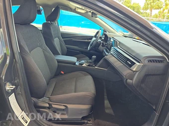 2025 Toyota Camry LE - miniatura 8