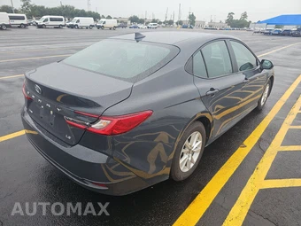 2025 Toyota Camry LE - miniatura 4
