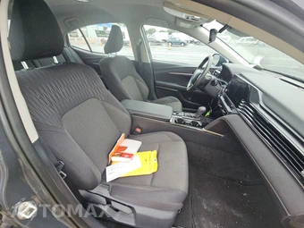 2025 Toyota Camry LE - miniatura 8