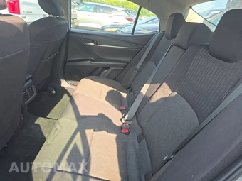 2025 Toyota Camry LE - miniatura 13