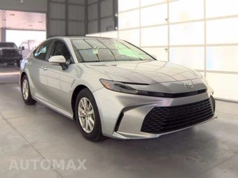 2025 Toyota Camry LE - miniatura 3