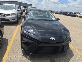 2025 Toyota Camry LE - miniatura 2
