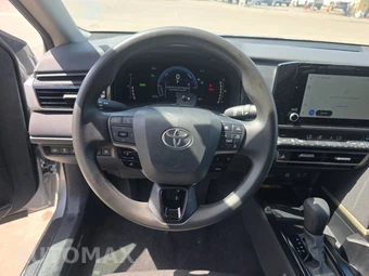 2025 Toyota Camry LE - miniatura 10