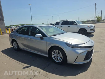 2025 Toyota Camry LE - miniatura 3