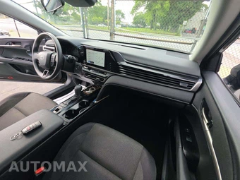 2025 Toyota Camry LE - miniatura 19
