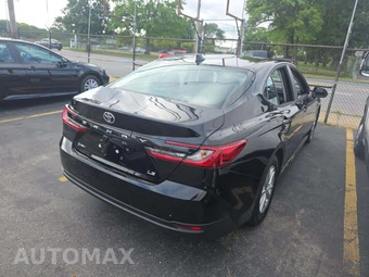 2025 Toyota Camry LE - miniatura 3