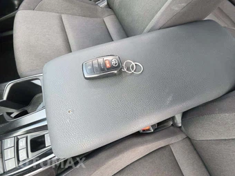 2025 Toyota Camry LE - miniatura 8