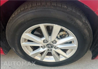 2025 Toyota Camry LE - miniatura 13
