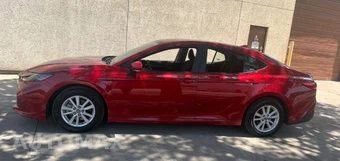2025 Toyota Camry LE - miniatura 4