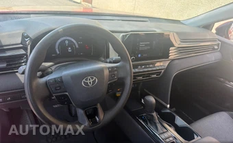 2025 Toyota Camry LE - miniatura 9