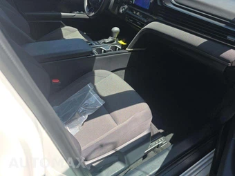 2025 Toyota Camry LE - miniatura 18