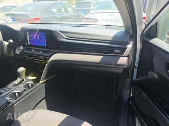 2025 Toyota Camry LE - miniatura 19