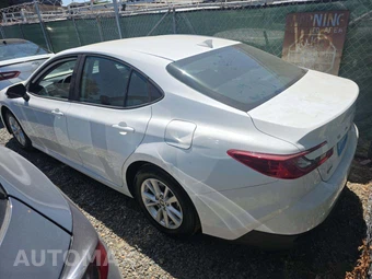 2025 Toyota Camry LE - miniatura 2