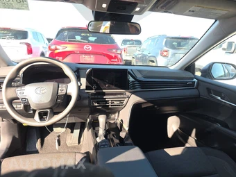 2025 Toyota Camry LE - miniatura 11