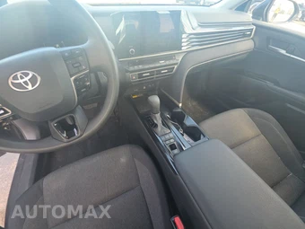 2025 Toyota Camry LE - miniatura 11