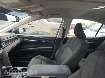2025 Toyota Camry LE - miniatura 18