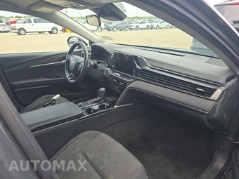 2025 Toyota Camry LE - miniatura 8