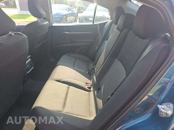 2025 Toyota Camry LE - miniatura 10