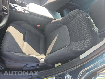 2025 Toyota Camry LE - miniatura 3